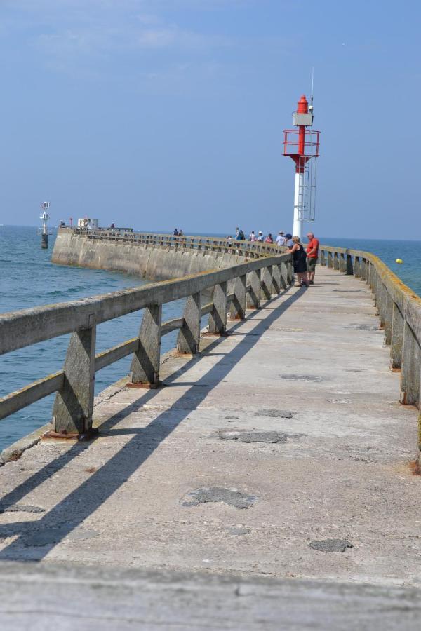 Gite "Au P'Tit Tourois" De Plain-Pied Tout Confort Avec Veranda Proche D'Omaha Beach Et De Bayeux Accueillant Les Animaux Kültér fotó
