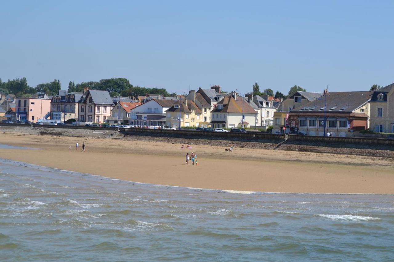 Gite "Au P'Tit Tourois" De Plain-Pied Tout Confort Avec Veranda Proche D'Omaha Beach Et De Bayeux Accueillant Les Animaux Kültér fotó