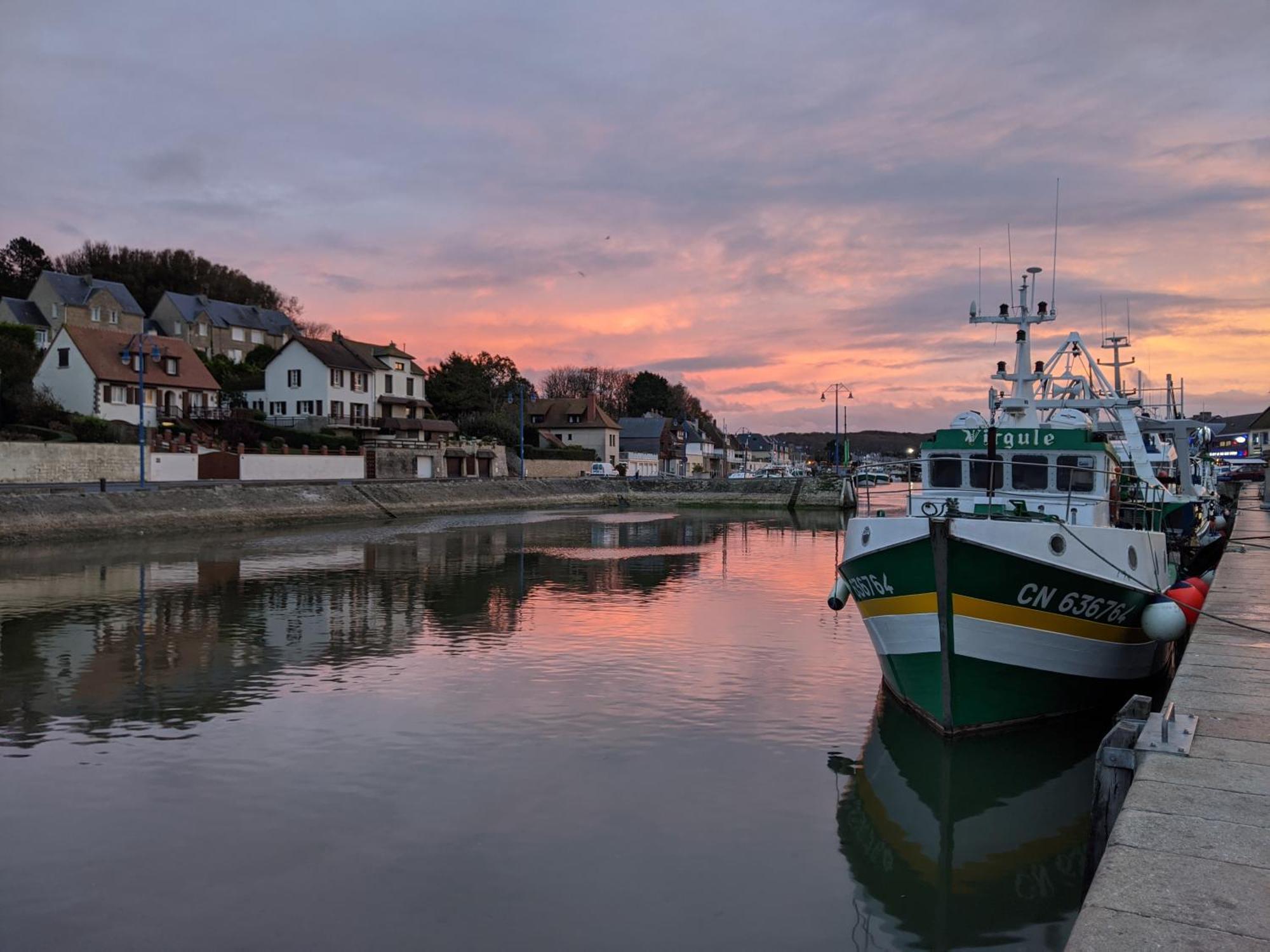 Gite "Au P'Tit Tourois" De Plain-Pied Tout Confort Avec Veranda Proche D'Omaha Beach Et De Bayeux Accueillant Les Animaux Kültér fotó
